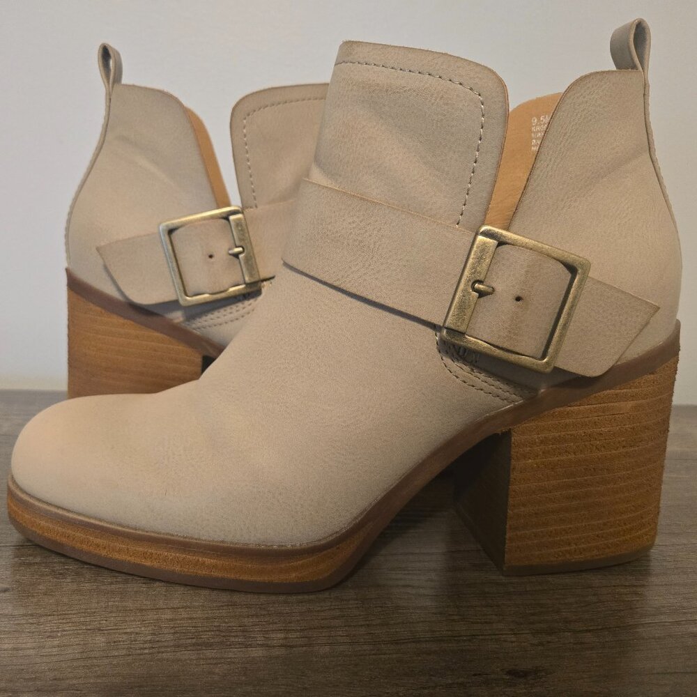 ✨ Korks Tan Suede Buckle Booties | Chunky Block Heel | Size 9.5